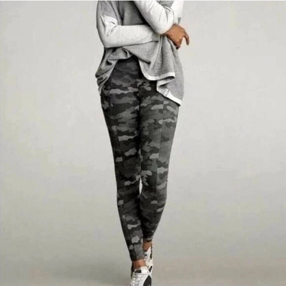 CAbi 3931 ATC Camo Leggings Size Medium - Picture 1 of 8
